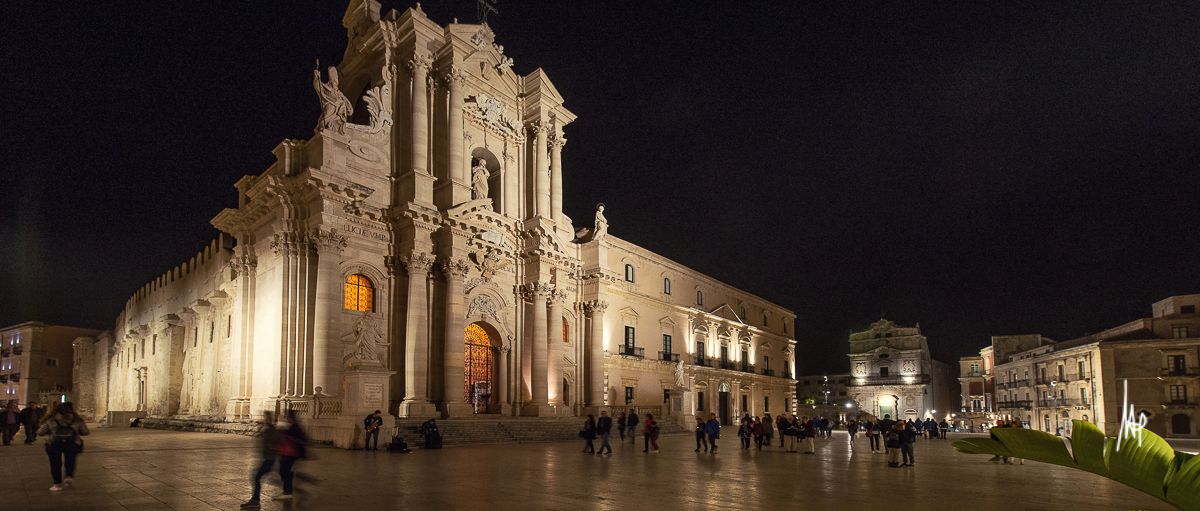 Piazza Duomo by night, Siracusa