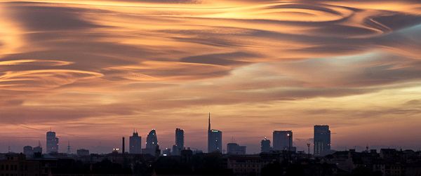 Milano Skyline - Mare in Tempesta