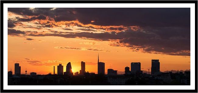 Milano Skyline - Minaccia alle Porte