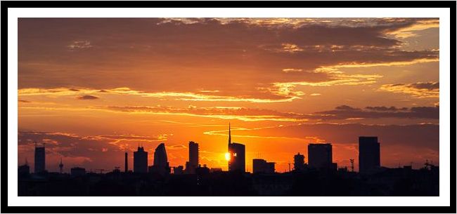 Milano Skyline - Amore-Odio infuocato