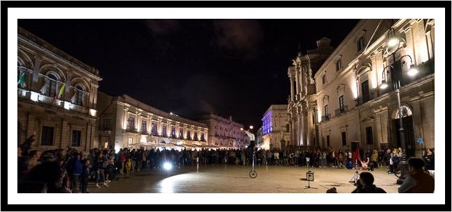 Mangiafuoco in Piazza Duomo